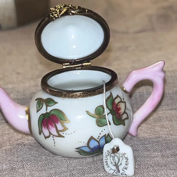 Rochard Limoges - Porcelain Teapot Tulips Limoges Box - Picture 8 of 10